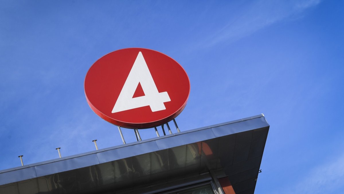 TV4 logo sign on building rooftop (photo: Fredrik Sandberg/TT via Sveriges Radio)